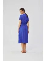 model 19647487 Viskózové šaty se šňůrkou v pase modré - STYLOVE model 19647487 Viskózové šaty se šňůrkou v pase modré - STYLOVE