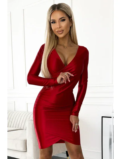 477-2 Saténové šaty s obálkovým výstrihom a dlhými rukávmi - ČERVENÉ