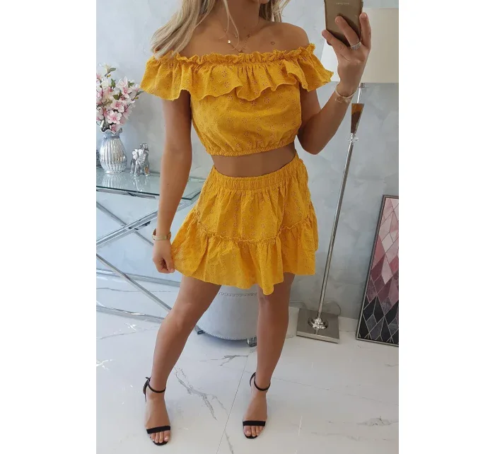 Vyšívaná súprava s horčicovou blúzkou s bodkami