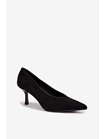 Černé vysoké podpatky s dekorativním prošitím model 22368124 - Boto Černé vysoké podpatky s dekorativním prošitím model 22368124 - Boto