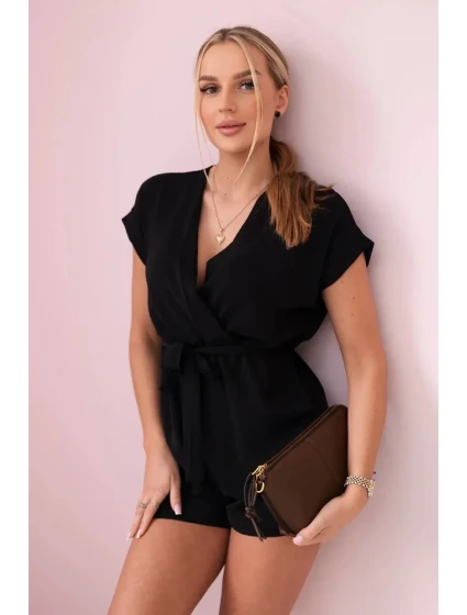 Krátky overal zviazaný v páse čierny