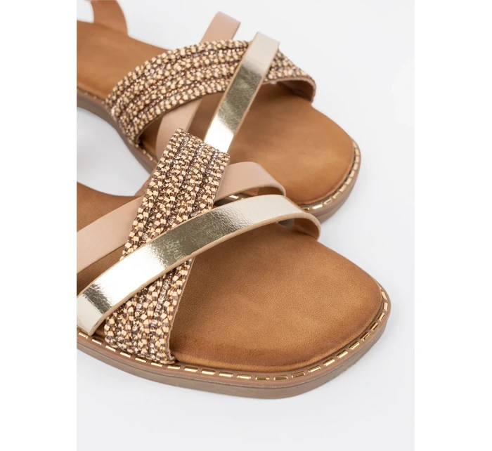 Praktické sandály dámské zlaté na plochém podpatku Praktické sandály dámské zlaté na plochém podpatku