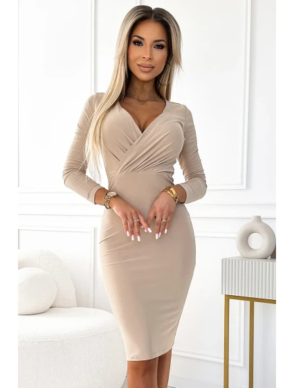 387-6 Priliehavé šaty s obálkovým výstrihom a dlhými rukávmi - béžové 387-6 Priliehavé šaty s obálkovým výstrihom a dlhými rukávmi - béžové