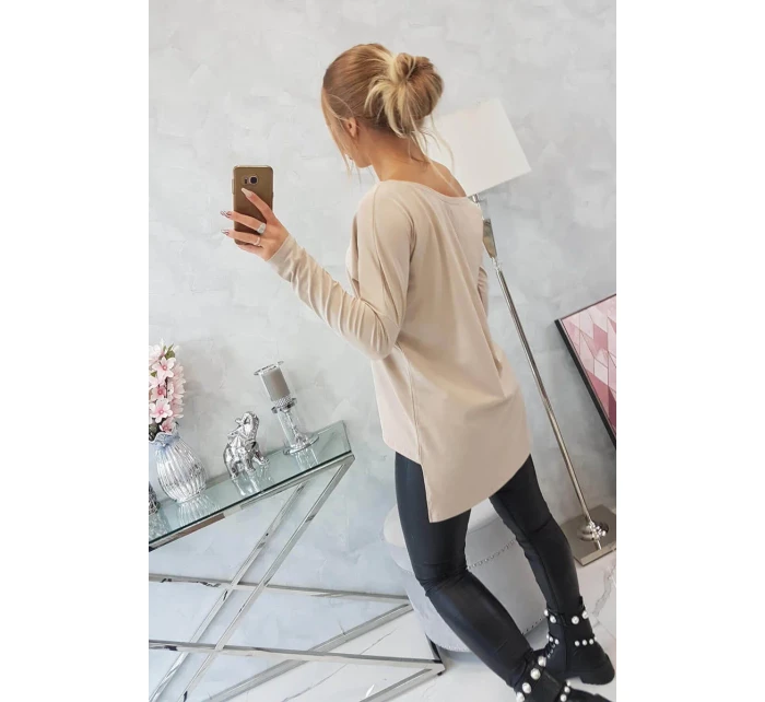 Halenka s potiskem a delšími zády béžová Halenka s potiskem a delšími zády béžová