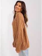 Sweter AT SW camelowy model 19018721 - FPrice Sweter AT SW camelowy model 19018721 - FPrice