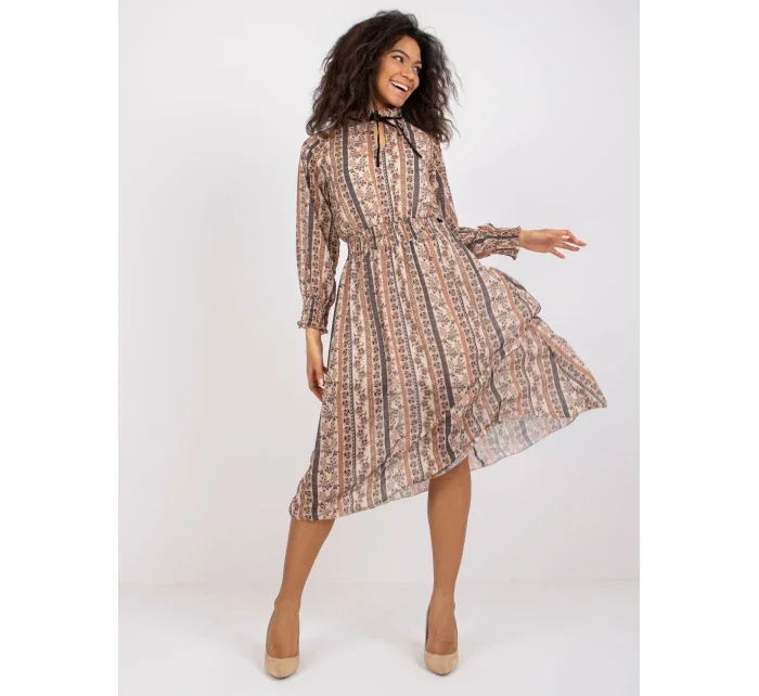 Sukienka DHJ SK ciemny bezowy model 19755080 - FPrice Sukienka DHJ SK ciemny bezowy model 19755080 - FPrice