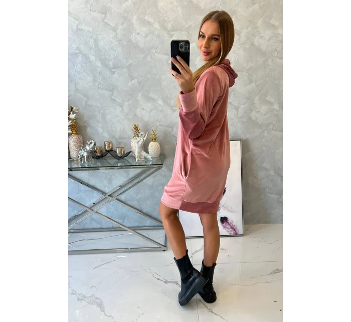 Velúrové šaty s kapucňou tmavo ružové