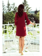 Dámské šaty v bordó barvě s krajkou na rukávech model 6318810 - numoco Dámské šaty v bordó barvě s krajkou na rukávech model 6318810 - numoco