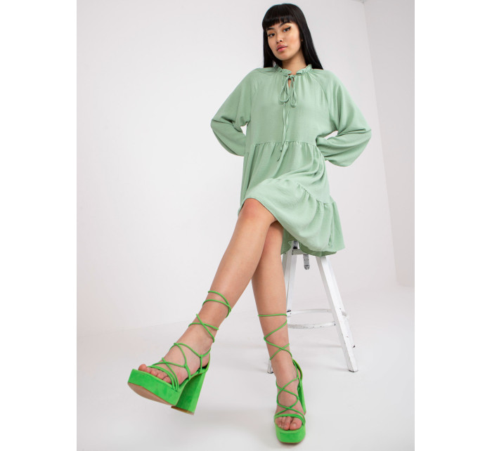 Svetlo zelené boho šaty s volánom