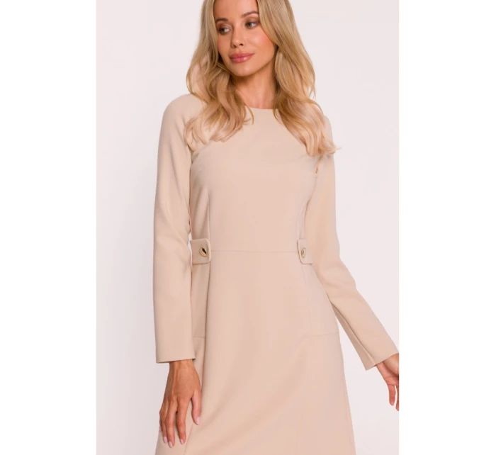 model 21319189 Šaty s ozdobnými knoflíky v pase béžové - STYLOVE model 21319189 Šaty s ozdobnými knoflíky v pase béžové - STYLOVE