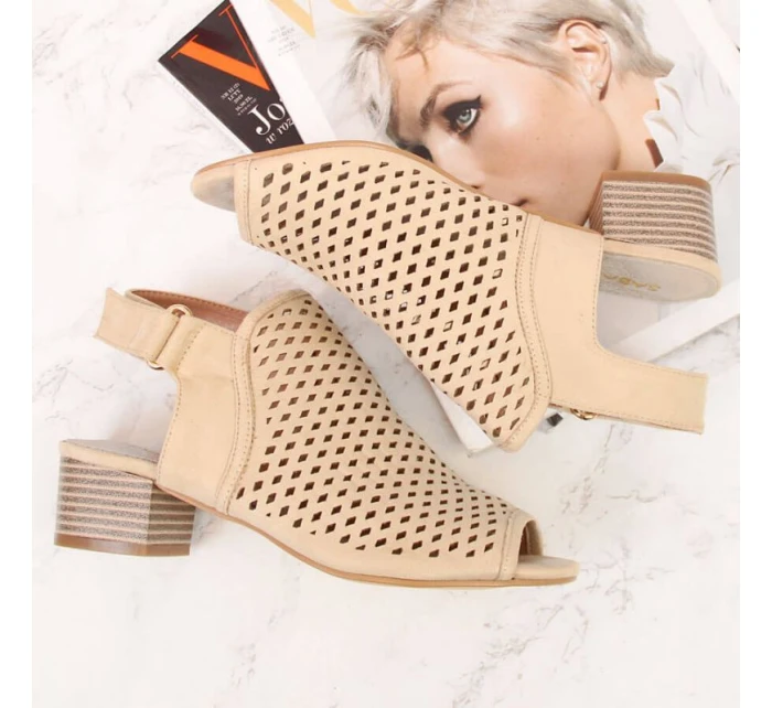 Dámské ažurové sandály béžové model 21904482 - Sabatina