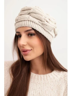 Dámska zimná vlnená čiapka s ozdobným vzorom a kamienkami K397 béžová