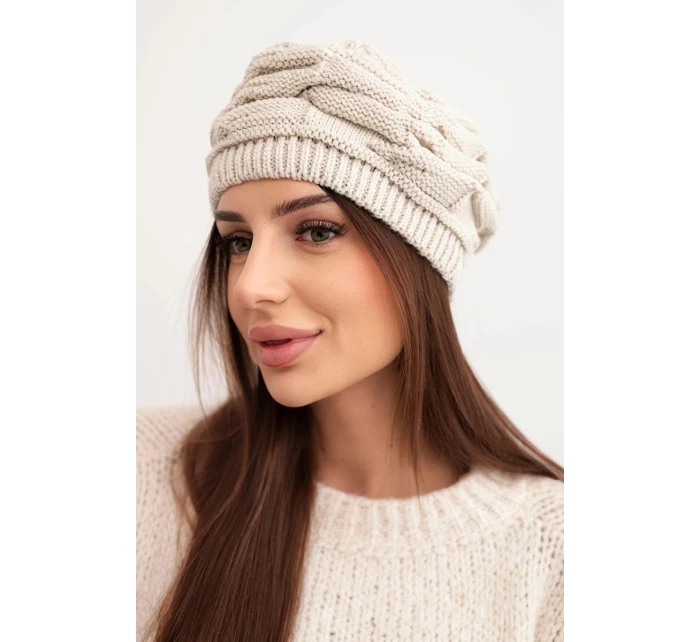Dámska zimná vlnená čiapka s ozdobným vzorom a kamienkami K397 béžová