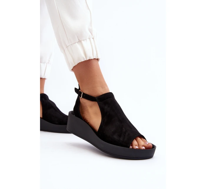 model 21646128 Dámské sandály z semiše Černé - Zazoo