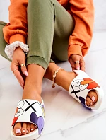 Gumowe Klapki Z Nadrukiem Białe Monsters