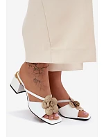 Kožené dámské sandály na podpatku s květinou bílé Catva