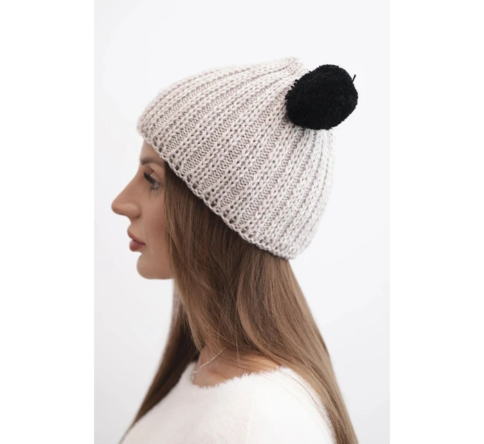 Dámska zimná vlnená čiapka s bambulou K433 béžová Dámska zimná vlnená čiapka s bambulou K433 béžová
