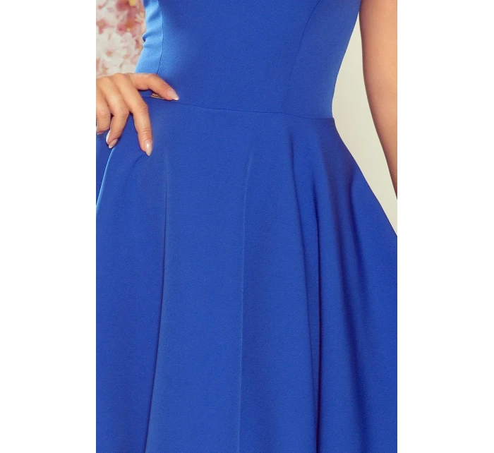 Rozšírené dámske šaty v Chrpová farbe s výstrihom v tvare srdca model 7718529 Rozšírené dámske šaty v Chrpová farbe s výstrihom v tvare srdca model 7718529