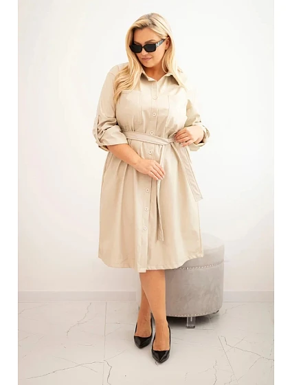 Dámská z Plus Size s páskem a límečkem model 21397679 - K-Fashion Dámská z Plus Size s páskem a límečkem model 21397679 - K-Fashion