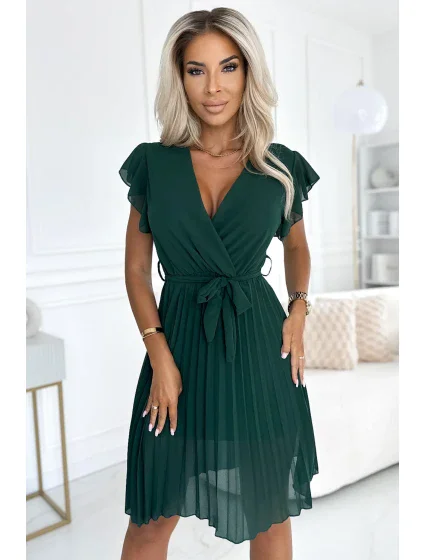Dámské šifonové plisované šaty v lahvově zelené barvě s výstřihem a volánky model 20524032 - numoco basic