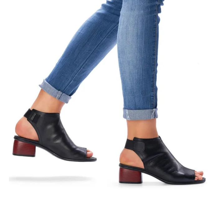 Pohodlné kožené sandále Remonte W RKR654