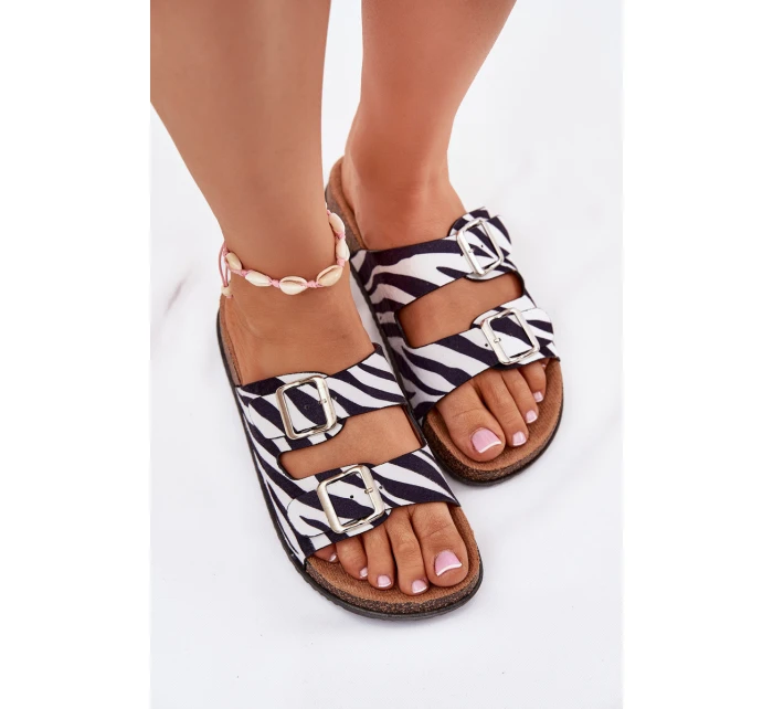 Dámské Pantofle S Přezkami Zebra model 21699054 - Boto Dámské Pantofle S Přezkami Zebra model 21699054 - Boto