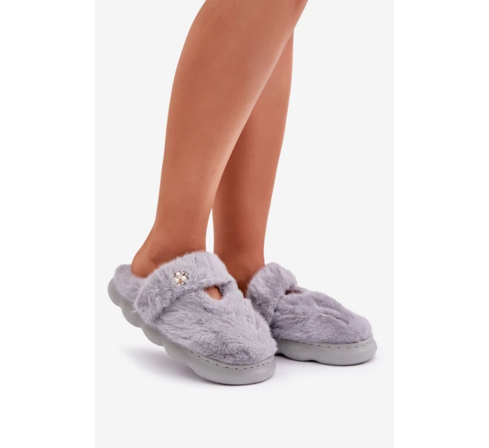 Futrzane Kapcie Z Małą Broszką Szare Primaria