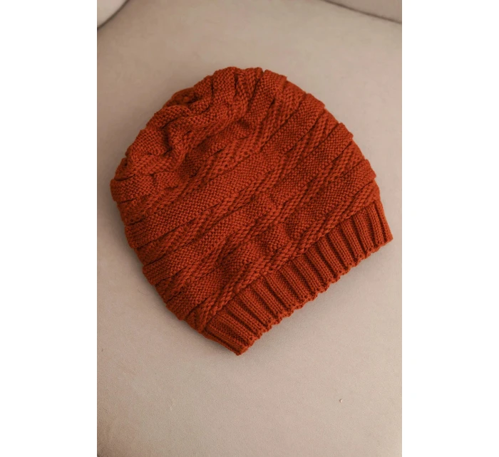 Dámska zimná čiapka s klasickým rebrovaným úpletom K439 hnedá