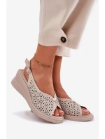 Dámské Kožené Sandály Na Klínu model 21695174 Béžové - VINCEZA Dámské Kožené Sandály Na Klínu model 21695174 Béžové - VINCEZA