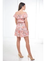 Kvetinové marhuľové šaty s odhalenými ramenami