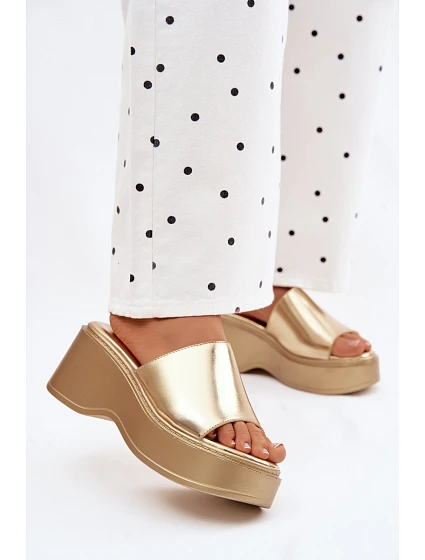 Dámské sandály na platformě zlaté Virelia Dámské sandály na platformě zlaté Virelia
