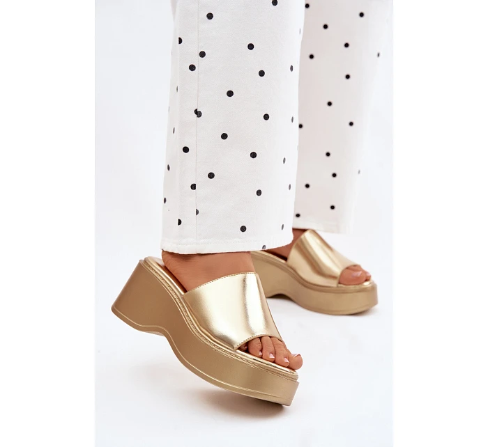 Dámské sandály na platformě zlaté Virelia Dámské sandály na platformě zlaté Virelia