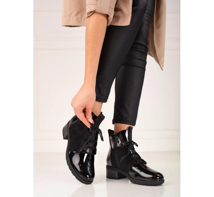 Pohodlné dámske čierne členkové topánky na plochom podpätku Pohodlné dámske čierne členkové topánky na plochom podpätku