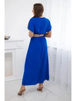 Dlhé šaty s ozdobným opaskom v chrpovo modrej farbe