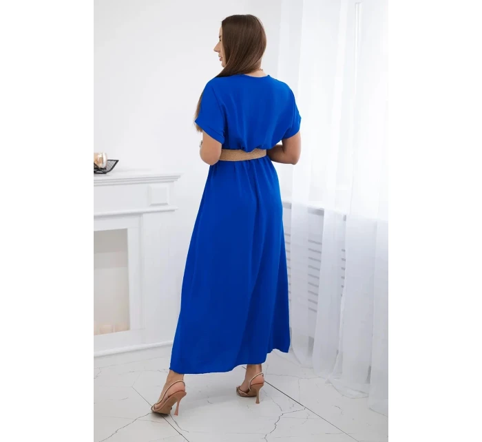 Dlhé šaty s ozdobným opaskom v chrpovo modrej farbe