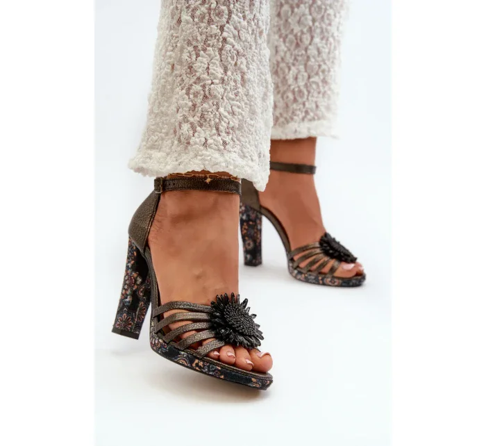 Sandále na podpätku model 198879 Vykročte štýlovo Sandále na podpätku model 198879 Vykročte štýlovo