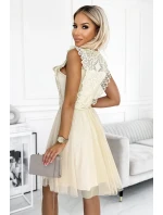 Béžové dámské šaty s krajkou a zlatým opaskem model 18622703 - numoco basic