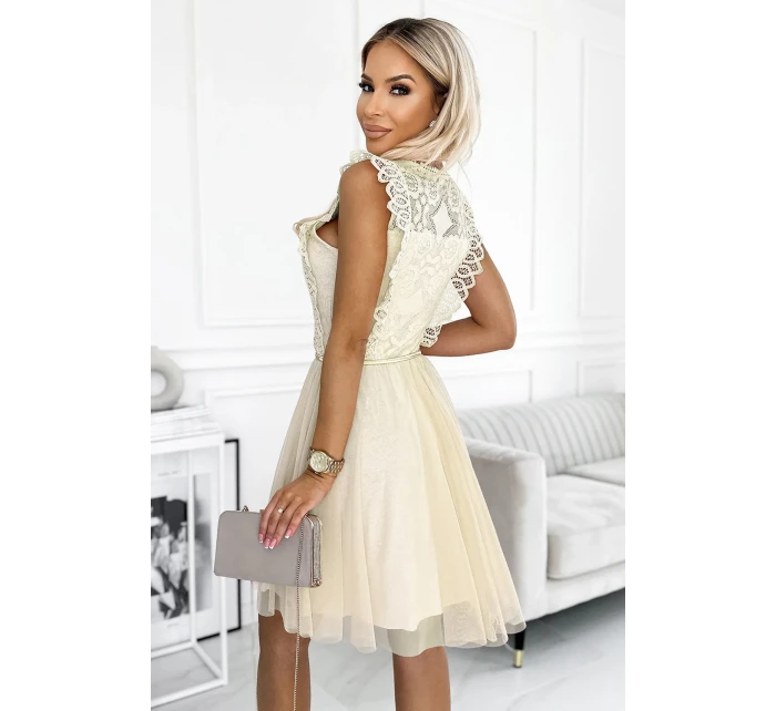 Béžové dámské šaty s krajkou a zlatým opaskem model 18622703 - numoco basic