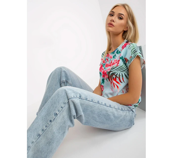 Dámská halenka WN BZ model 18837891 Světle modrá s květy RUE PARIS - FPrice Dámská halenka WN BZ model 18837891 Světle modrá s květy RUE PARIS - FPrice