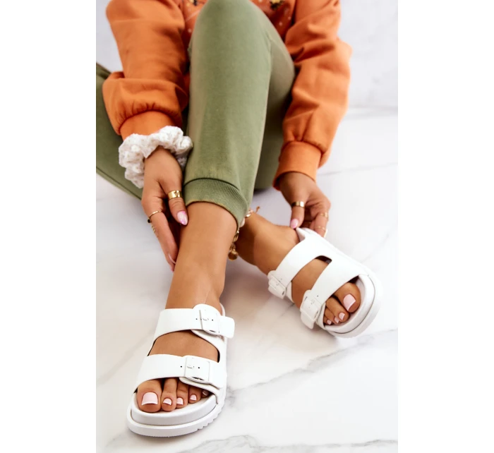 Gumové pantofle se sponou Bíle Corina Gumové pantofle se sponou Bíle Corina