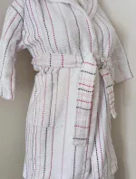 VÝPREDAJ - Dievčenský župan s kapucňou 9114 0100 biely s prúžkom - Vestis