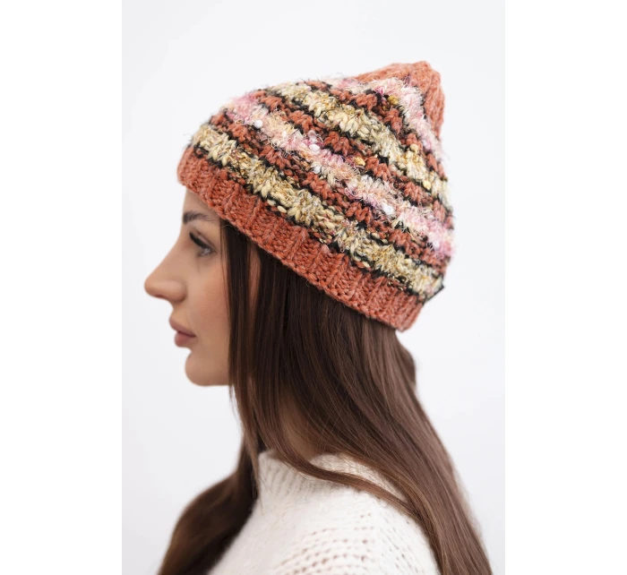 Dámska zimná čiapka s farebným vláknom a elastickou šnúrkou K352 červená