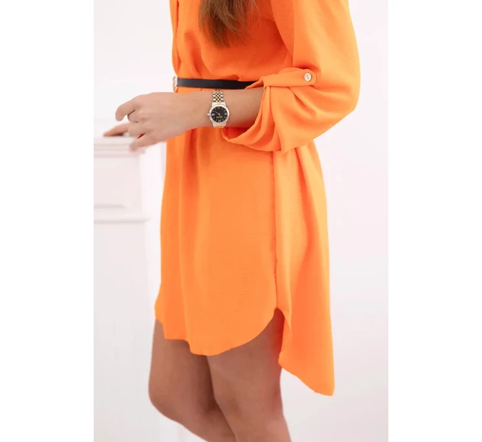 Šaty s dlhším chrbtom a oranžovým opaskom Šaty s dlhším chrbtom a oranžovým opaskom