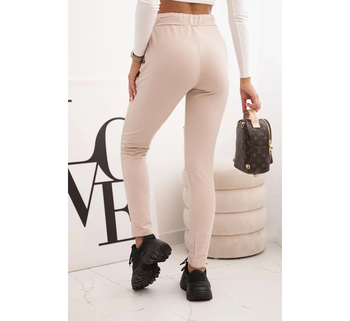 Dámské kalhoty z bavlny s model 21768710 a gumou v pase béžové - K-Fashion Dámské kalhoty z bavlny s model 21768710 a gumou v pase béžové - K-Fashion