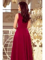 Dlhé dámske šaty v bordovej farbe s dekoltom model 7470385 Dlhé dámske šaty v bordovej farbe s dekoltom model 7470385