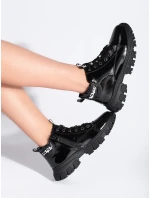 Trendy černé kotníčkové boty dámské na plochém podpatku Trendy černé kotníčkové boty dámské na plochém podpatku