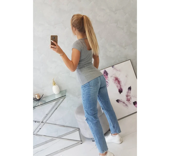 Blúzka s čipkovým výstrihom šedá