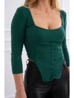 Tmavozelená blúzka s rebrovaným výstrihom