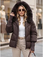 Pikowana kurtka damska zimowa z futerkiem brązowa model 22371734 - FashionStreet Pikowana kurtka damska zimowa z futerkiem brązowa model 22371734 - FashionStreet