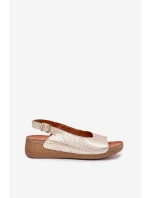 Dámské kožené sandály na klínu model 21701991 Zlaté - Maciejka